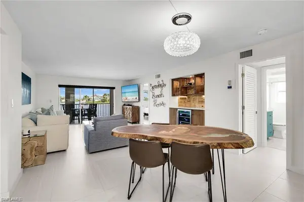 9486 Gulf Shore DR #A101, Naples, FL 34108