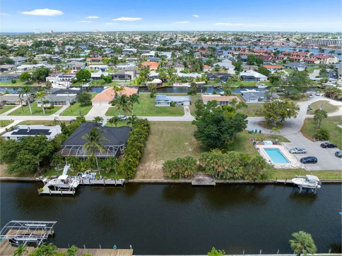 5115 Manor Ct, Cape Coral, FL 33904-5628