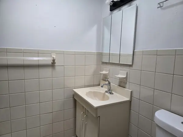 85-49 75th St, Woodhaven, NY 11421