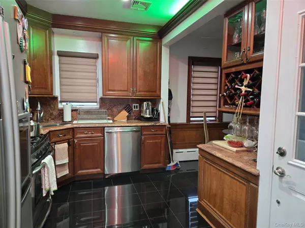 183 N Cottage ST, North Valley Stream, NY 11580