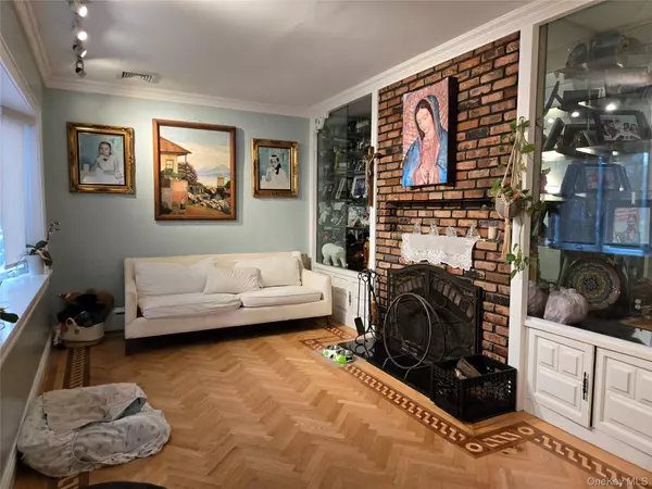 183 N Cottage ST, North Valley Stream, NY 11580