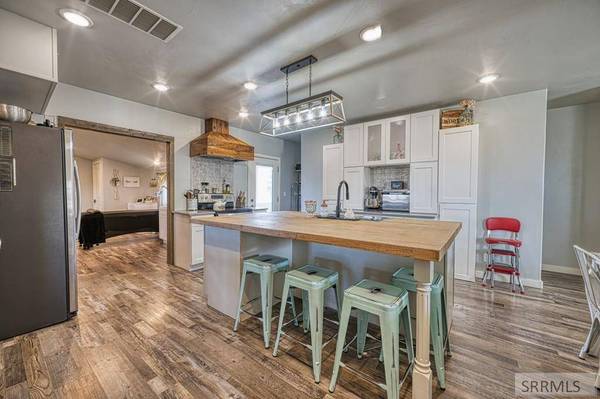 3275 E 650 N, Menan, ID 83434