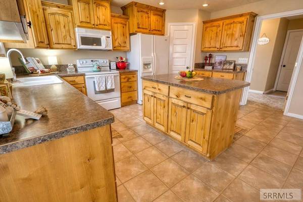4175 N 3000 E, Sugar City, ID 83448