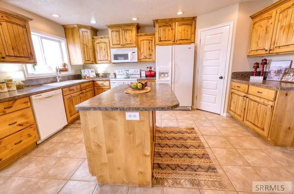 4175 N 3000 E, Sugar City, ID 83448