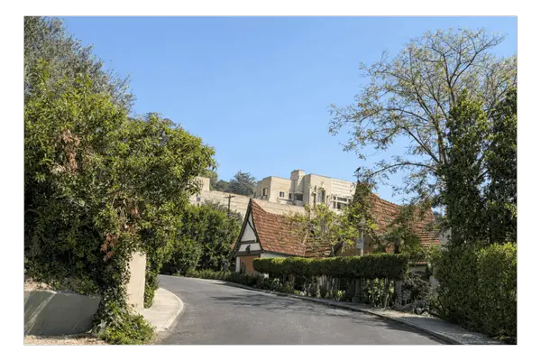 Los Feliz Hills Neighborhood Guide (Homes, Lifestyle & Real Estate),Sarah & Brandon Arlington