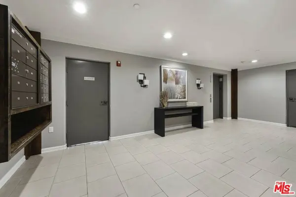 1820 Benecia AVE #402, Los Angeles, CA 90025