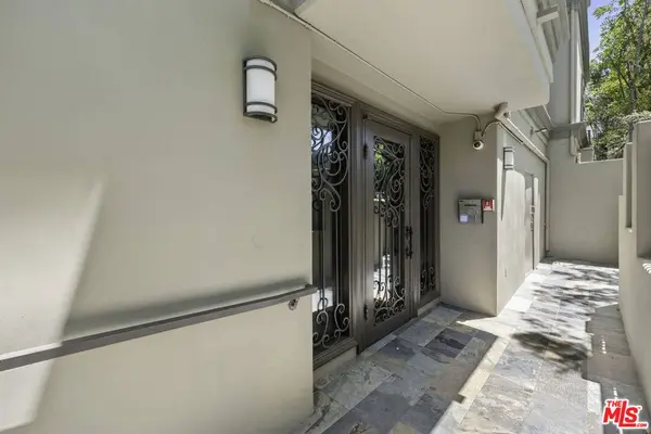 1820 Benecia AVE #402, Los Angeles, CA 90025