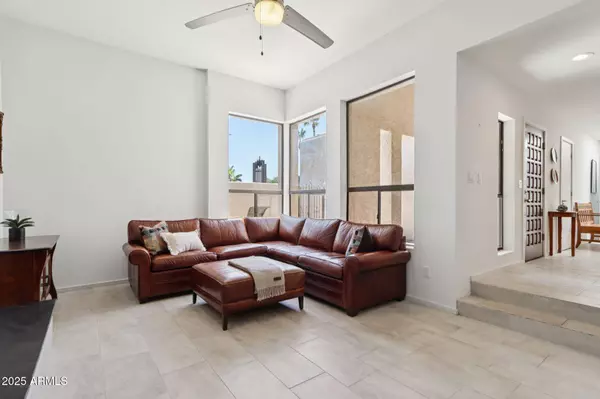 6720 E KELTON Lane, Scottsdale, AZ 85254