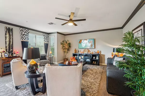 2425 W BRONCO BUTTE Trail #2046, Phoenix, AZ 85085