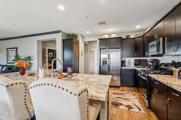 2425 W BRONCO BUTTE Trail #2046, Phoenix, AZ 85085