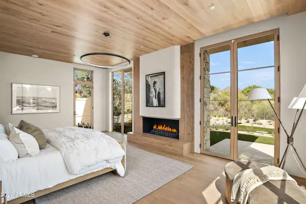 5709 N HARDING Drive, Paradise Valley, AZ 85253