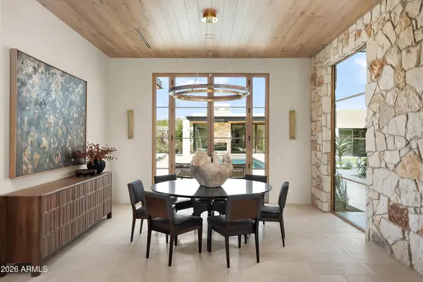 5709 N HARDING Drive, Paradise Valley, AZ 85253