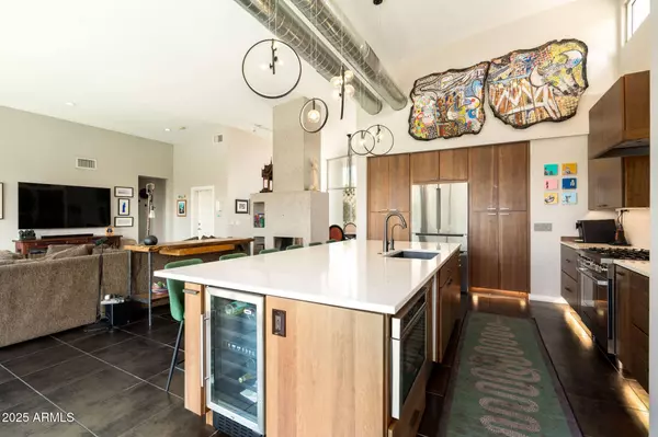 1925 E LAMAR Road, Phoenix, AZ 85016