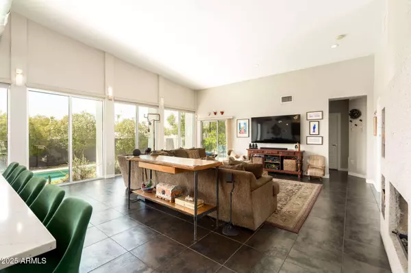 1925 E LAMAR Road, Phoenix, AZ 85016