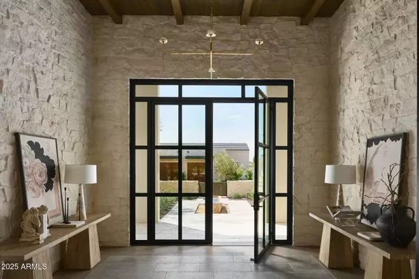 5524 N HOMESTEAD Lane, Paradise Valley, AZ 85253