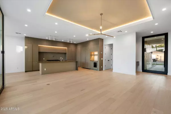 4537 E MONTECITO Avenue, Phoenix, AZ 85018