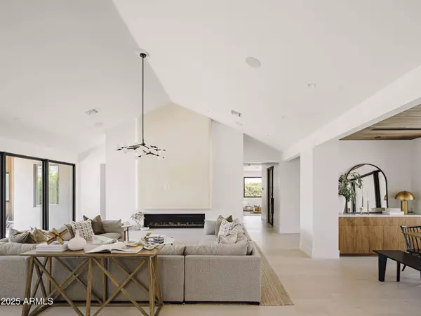 3046 N 45TH Street, Phoenix, AZ 85018