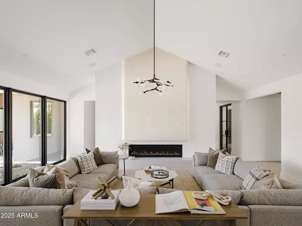 3046 N 45TH Street, Phoenix, AZ 85018