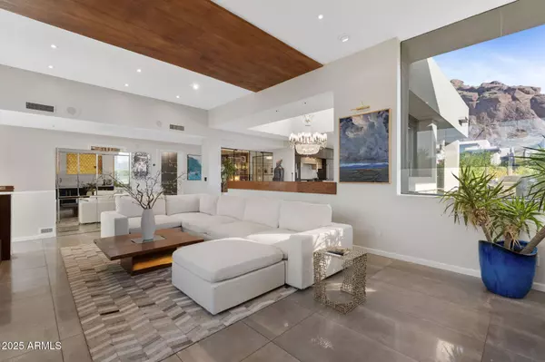 5905 N ECHO CANYON Lane, Phoenix, AZ 85018