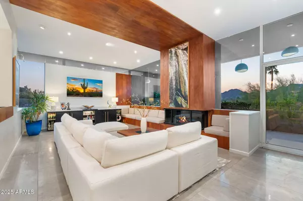 5905 N ECHO CANYON Lane, Phoenix, AZ 85018