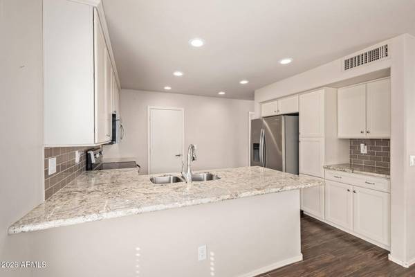 4631 E LONE CACTUS Drive, Phoenix, AZ 85050