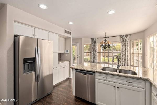 4631 E LONE CACTUS Drive, Phoenix, AZ 85050