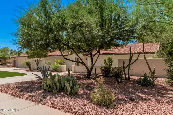 1 W COUNTRY GABLES Drive, Phoenix, AZ 85023