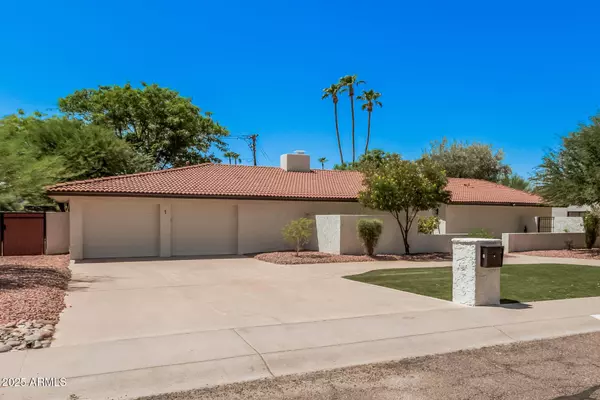 1 W COUNTRY GABLES Drive, Phoenix, AZ 85023