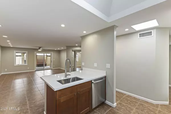 5524 N 10TH Street, Phoenix, AZ 85014