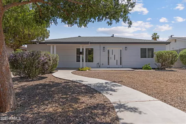 1367 E MITCHELL Drive, Phoenix, AZ 85014