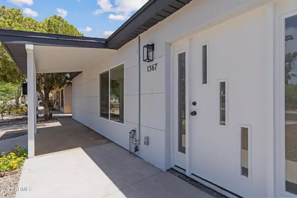 1367 E MITCHELL Drive, Phoenix, AZ 85014