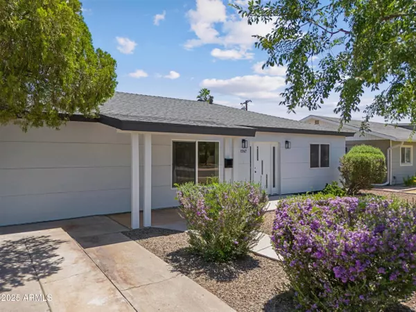 1367 E MITCHELL Drive, Phoenix, AZ 85014