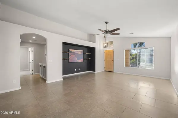 2040 E ANGELA Drive, Phoenix, AZ 85022