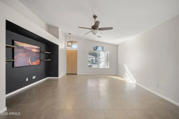 2040 E ANGELA Drive, Phoenix, AZ 85022