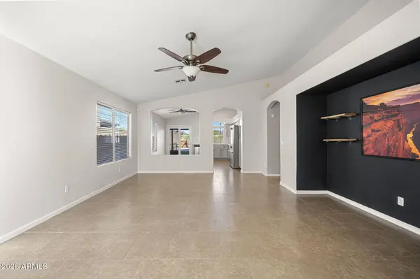 2040 E ANGELA Drive, Phoenix, AZ 85022