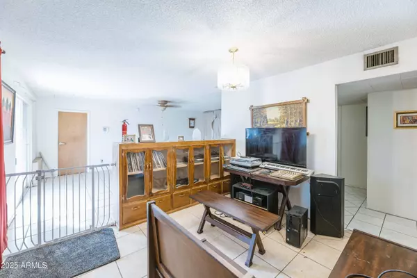 6445 W WINDSOR Boulevard, Glendale, AZ 85301