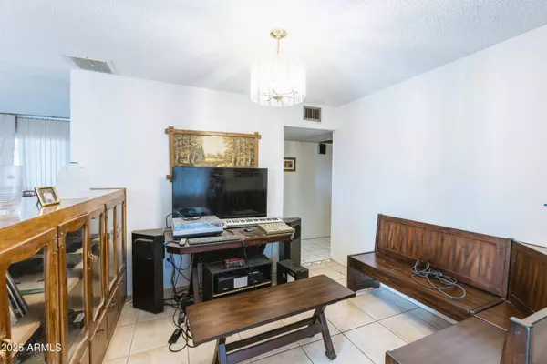 6445 W WINDSOR Boulevard, Glendale, AZ 85301