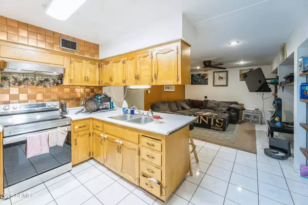 6445 W WINDSOR Boulevard, Glendale, AZ 85301