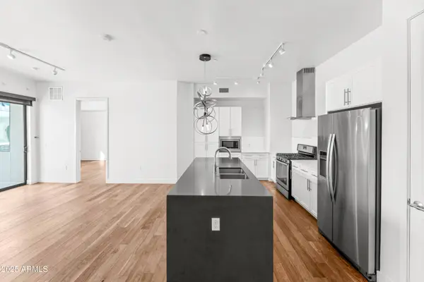 3131 N CENTRAL Avenue #3002, Phoenix, AZ 85012