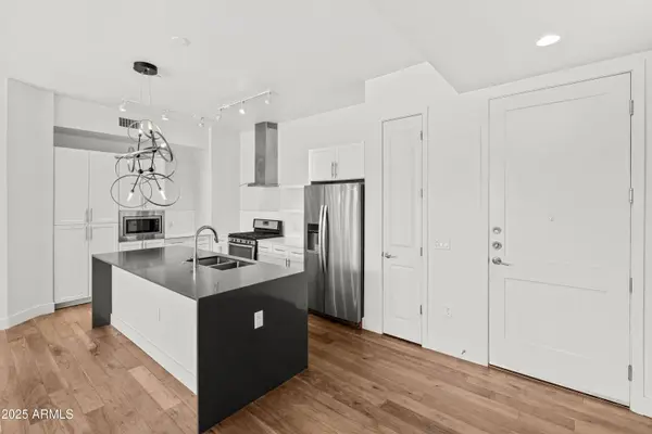 3131 N CENTRAL Avenue #3002, Phoenix, AZ 85012