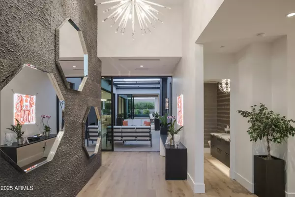 6914 E Cactus Wren Road, Paradise Valley, AZ 85253