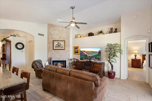 3042 E Roveen Avenue, Phoenix, AZ 85032