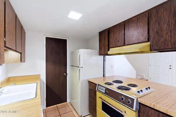 10208 N 8TH Place #B, Phoenix, AZ 85020