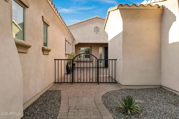 3076 E LA COSTA Drive, Gilbert, AZ 85298