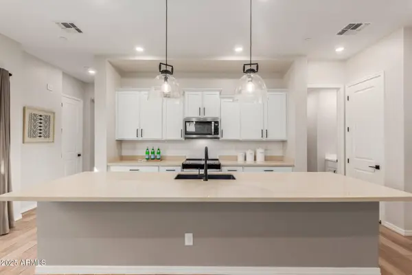 283 E BALSAM Drive, Chandler, AZ 85286