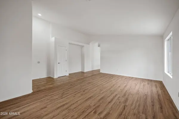 1040 E AMBERWOOD Drive, Phoenix, AZ 85048