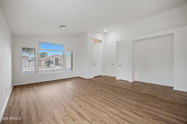 1040 E AMBERWOOD Drive, Phoenix, AZ 85048