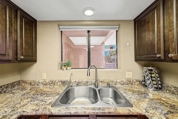 463 S OLMO Circle, Apache Junction, AZ 85120