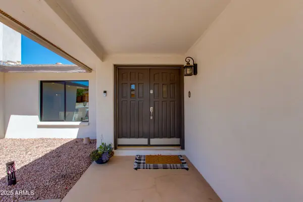 3020 E MISSION Lane, Phoenix, AZ 85028