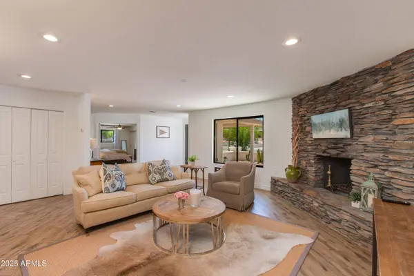 3020 E MISSION Lane, Phoenix, AZ 85028